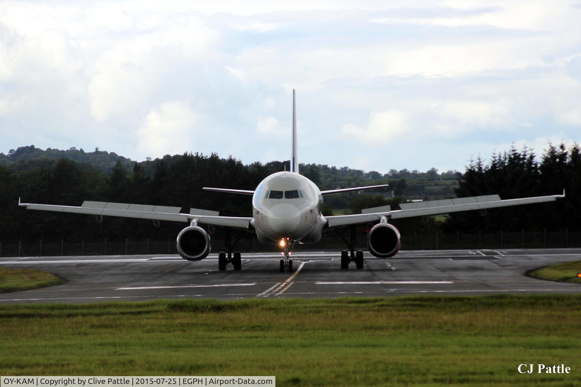 OY-KAM, 2006 Airbus A320-232 C/N 2911, Head-on at Edinburgh EGPH