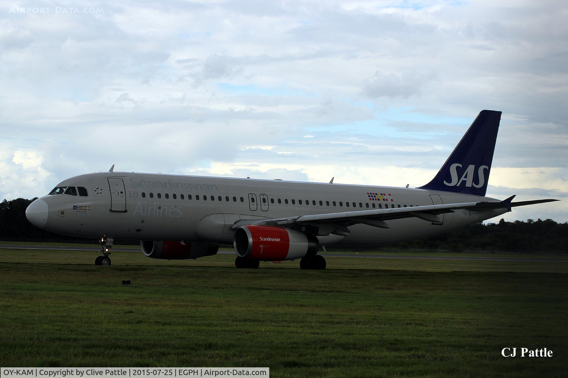 OY-KAM, 2006 Airbus A320-232 C/N 2911, Taxy for departure from a driech and overcast Edinburgh EGPH