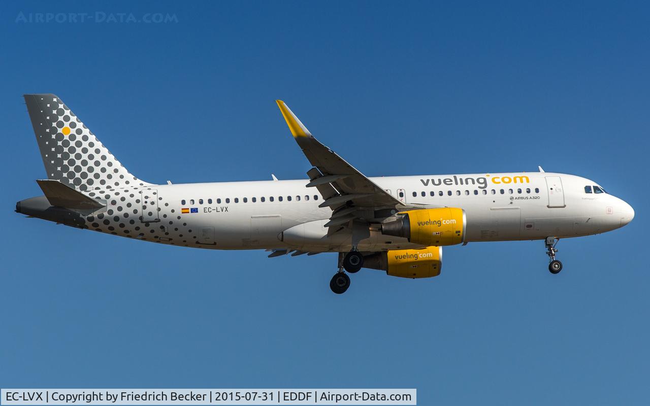 EC-LVX, 2013 Airbus A320-214 C/N 5673, on final RW07R