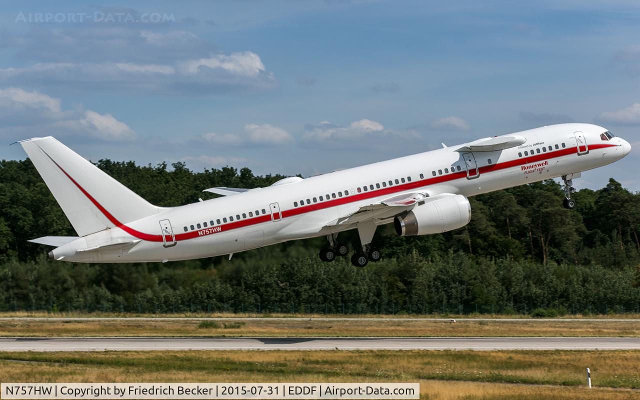 N757HW, 1982 Boeing 757-225 C/N 22194, departure via RW18W