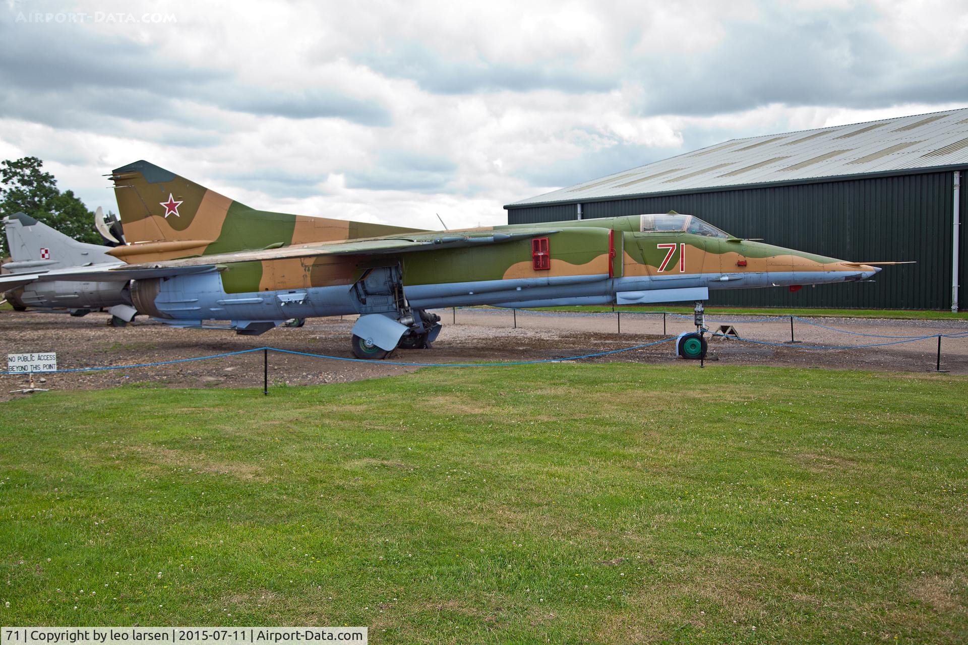 71, Mikoyan-Gurevich MiG-27K C/N 61912507006, Newark Museum 11.7.15