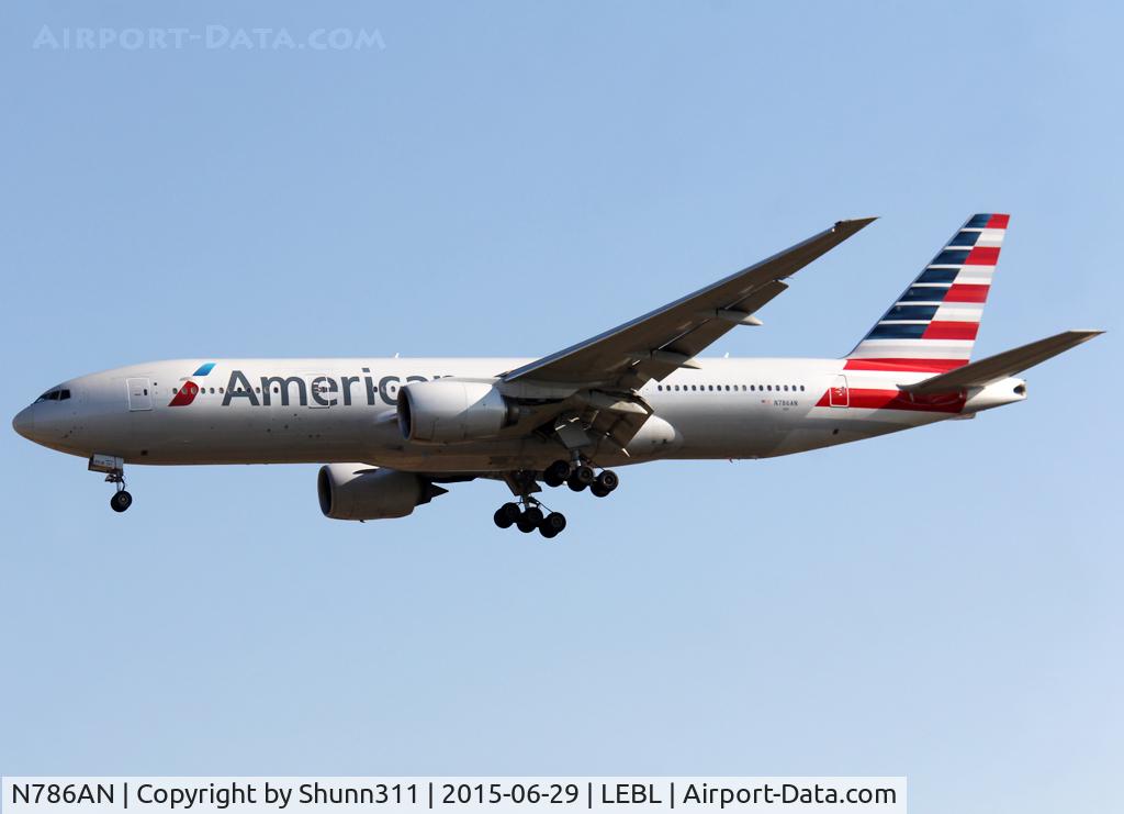 N786AN, 2000 Boeing 777-223 C/N 30250, Landing rwy 25R in new c/s