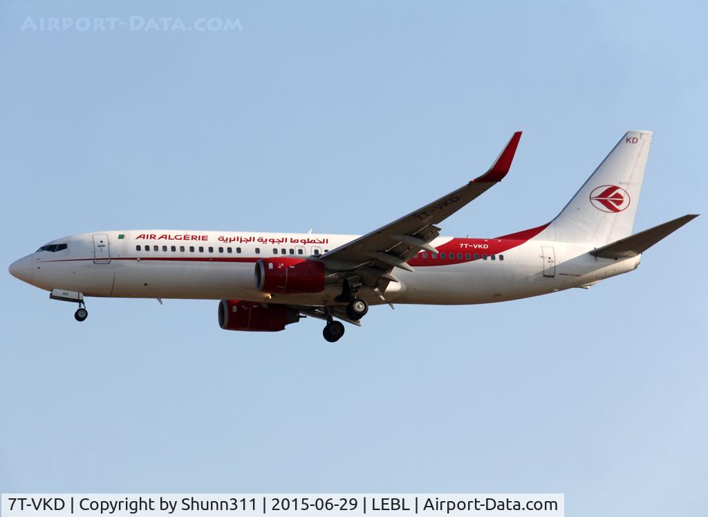7T-VKD, 2010 Boeing 737-8D6 C/N 40858, Landing rwy 25R