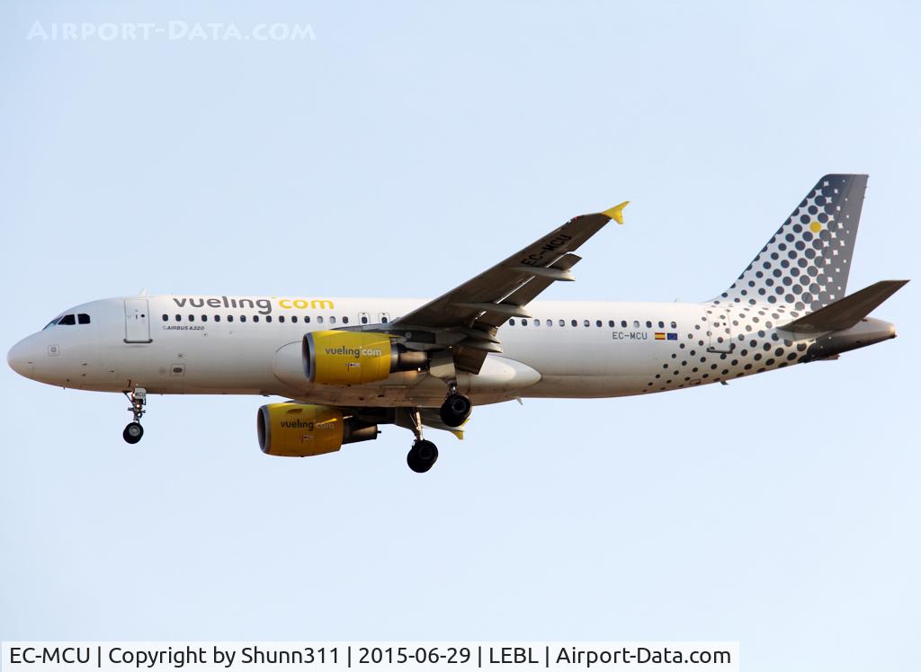 EC-MCU, 2009 Airbus A320-214 C/N 3907, Landing rwy 25R