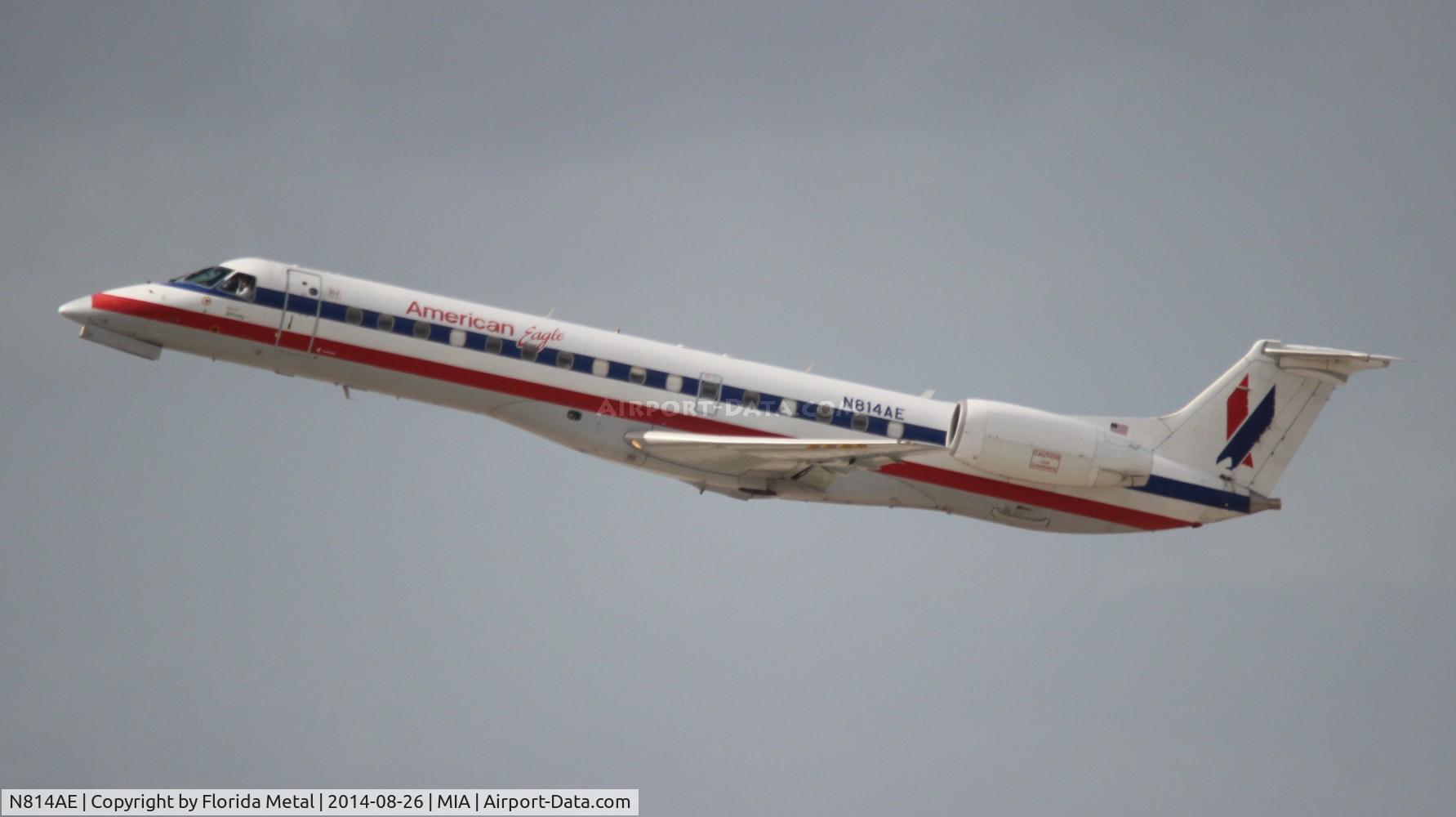 N814AE, 2001 Embraer ERJ-140LR (EMB-135KL) C/N 145541, American Eagle
