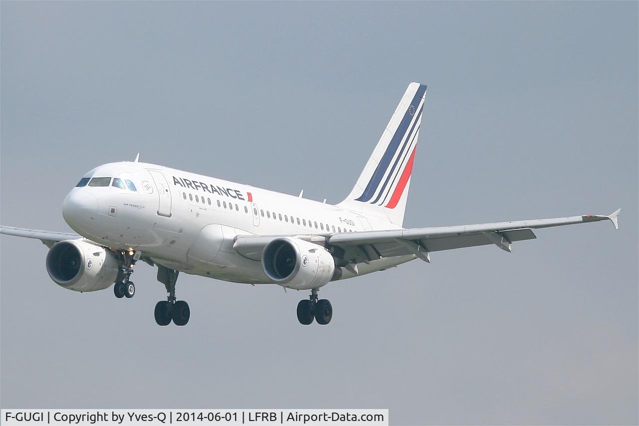 F-GUGI, 2004 Airbus A318-111 C/N 2350, Airbus A318-111, Short approach rwy 25L, Brest-Bretagne Airport (LFRB-BES)