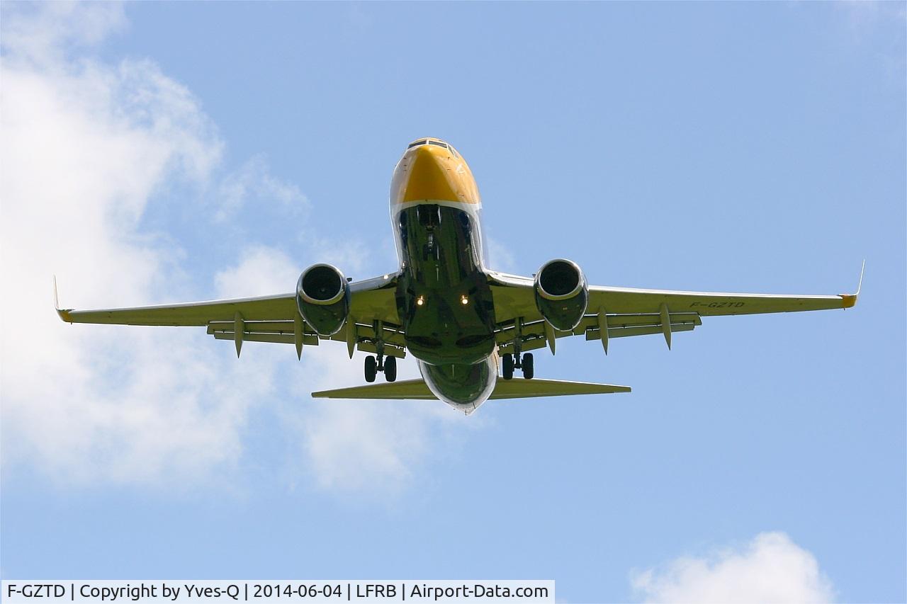 F-GZTD, 2003 Boeing 737-73V C/N 32418, Boeing 737-73V, On final Rwy 25L, Brest-Bretagne Airport (LFRB-BES)