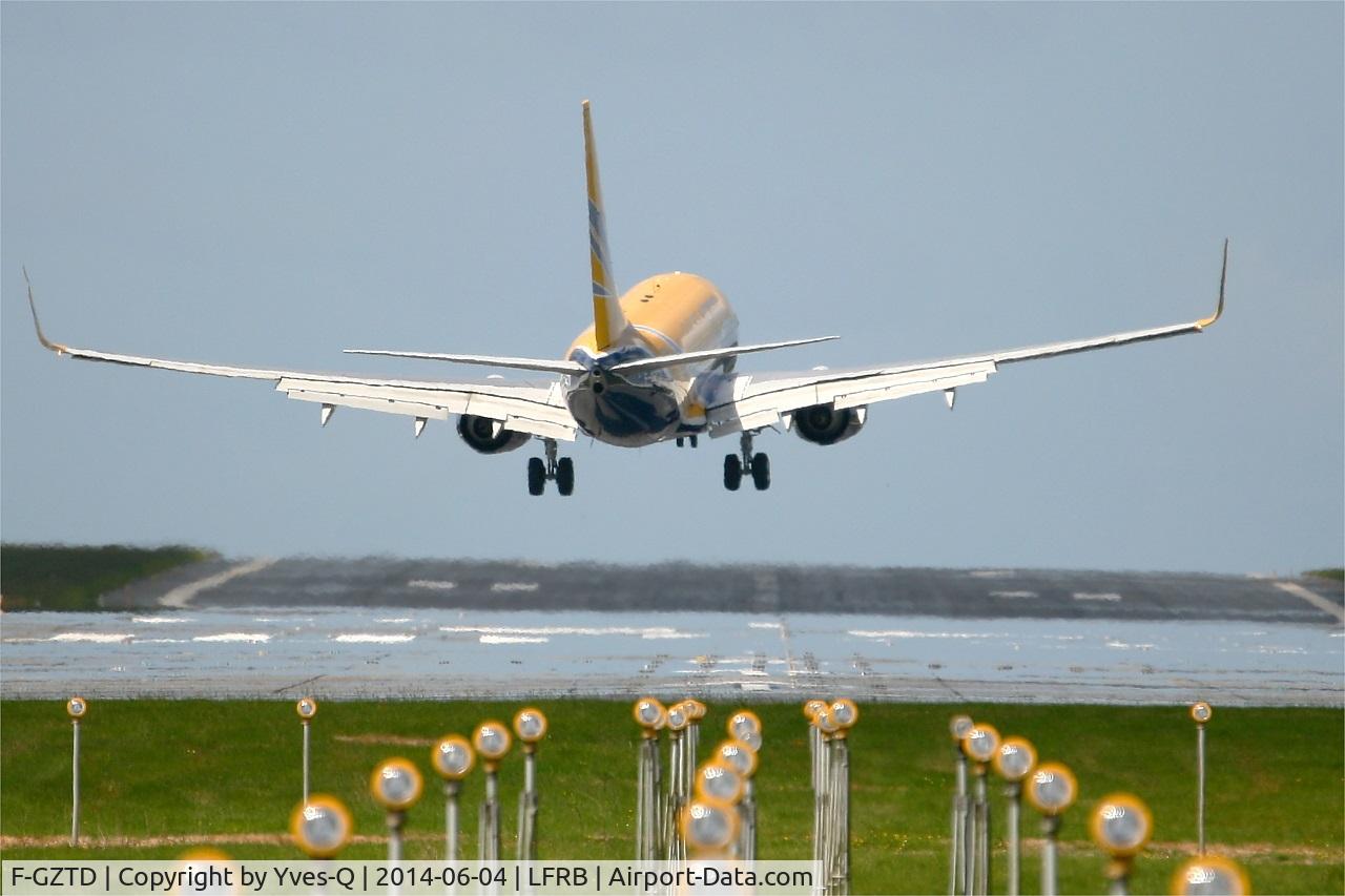 F-GZTD, 2003 Boeing 737-73V C/N 32418, Boeing 737-73V, On final Rwy 25L, Brest-Bretagne Airport (LFRB-BES)