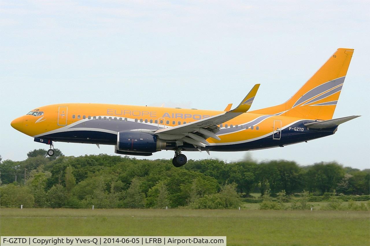 F-GZTD, 2003 Boeing 737-73V C/N 32418, Boeing 737-73V, on final rwy 25L, Brest-Bretagne Airport (LFRB-BES)