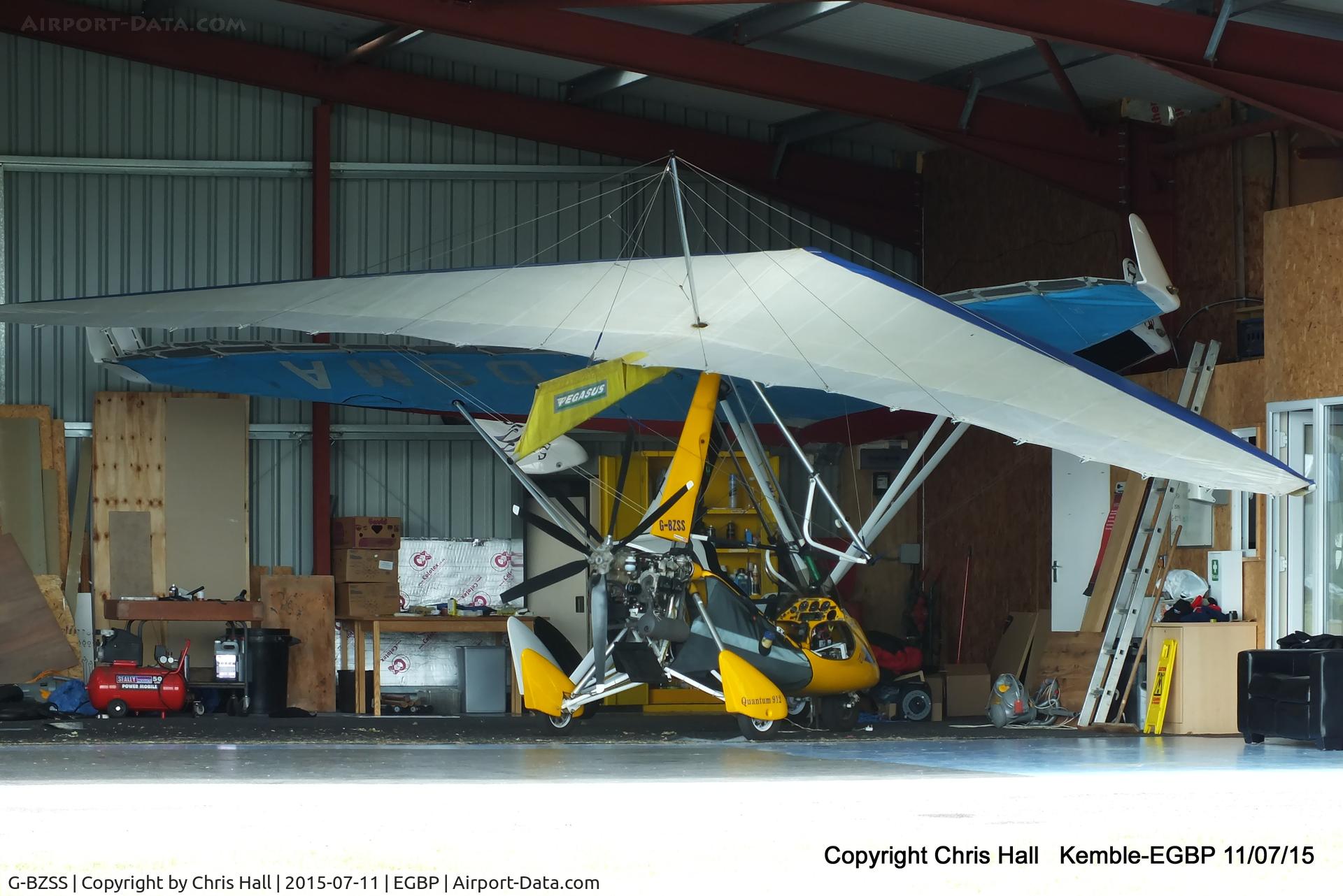 G-BZSS, 2001 Pegasus Quantum 15-912 C/N 7770, Kemble resident
