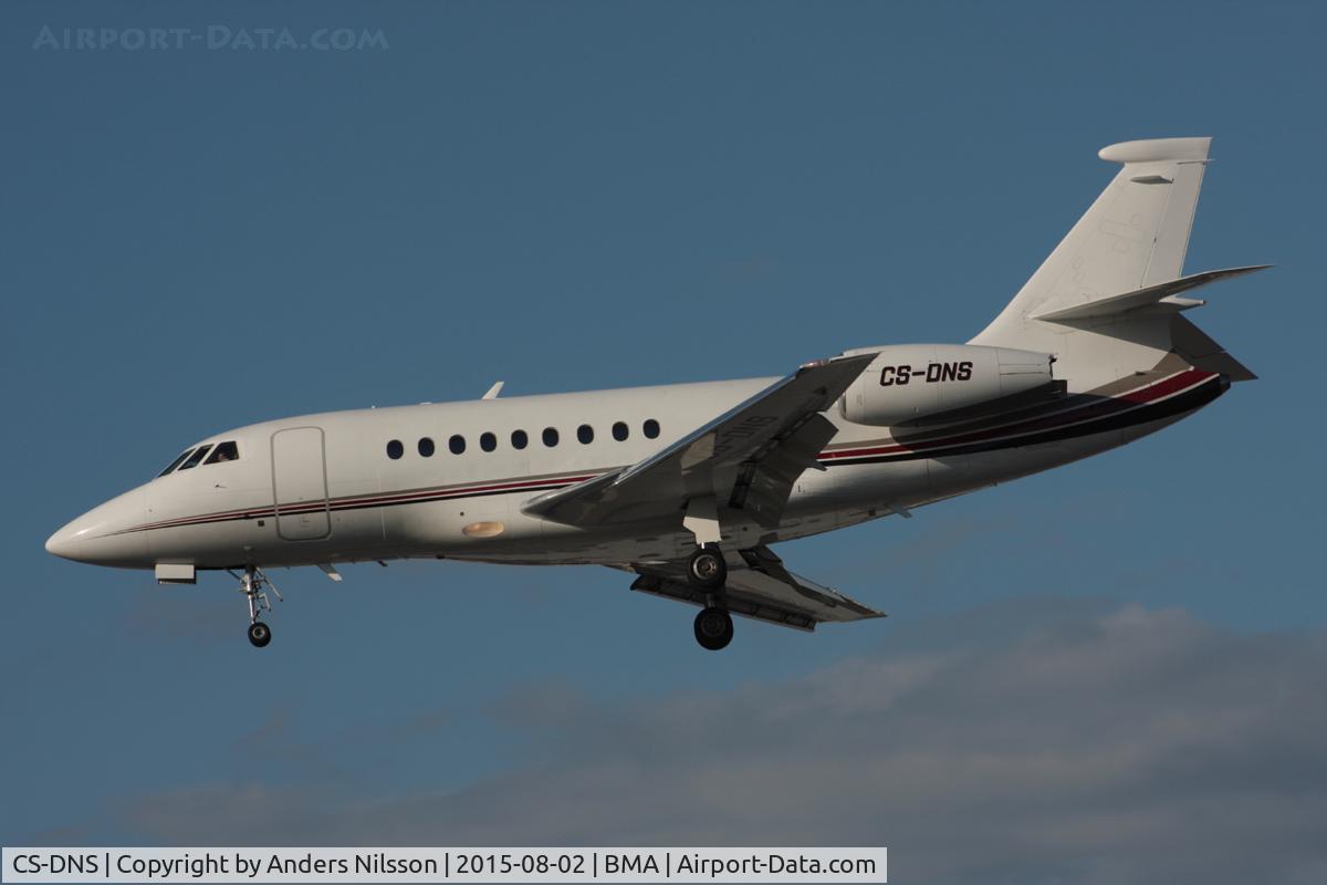 CS-DNS, 2001 Dassault Falcon 2000 C/N 139, On short final for runway 30.