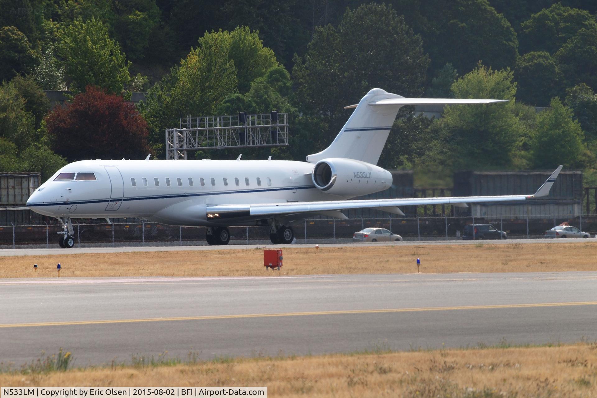 N533LM, 2013 Bombardier BD-700-1A10 Global 6000 C/N 9574, 2013 Bombardier getting ready to leave Boeing Field.