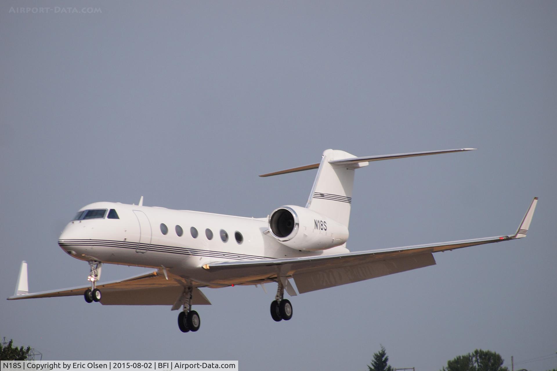 N18S, 2006 Gulfstream Aerospace GIV-X (G450) C/N 4059, 2006 Gulstream landing at Boeing Field
