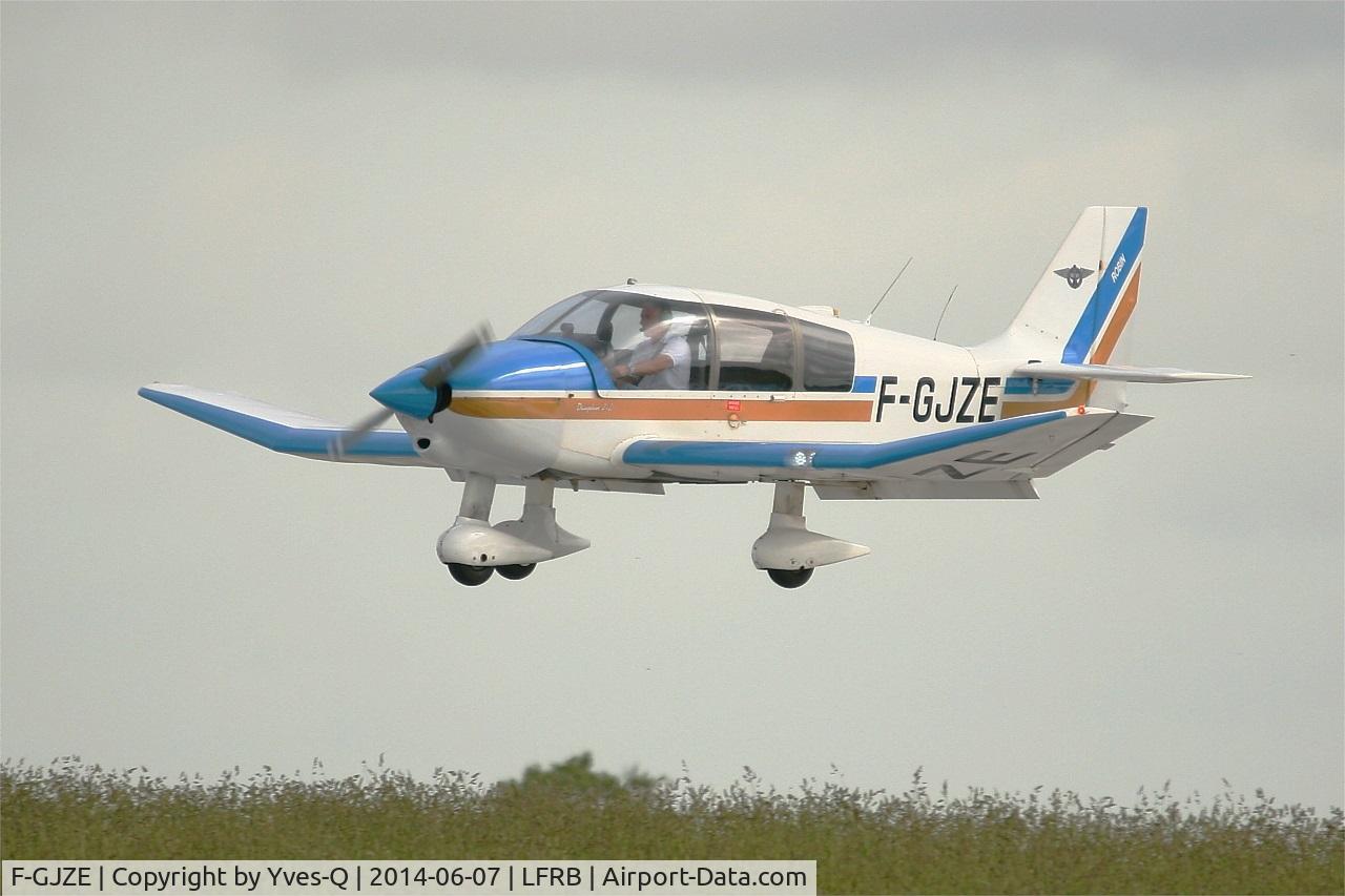 F-GJZE, Robin DR-400-120 Petit Prince C/N 2005, Robin DR-400-120, On final rwy 25L, Brest-Bretagne airport (LFRB-BES)