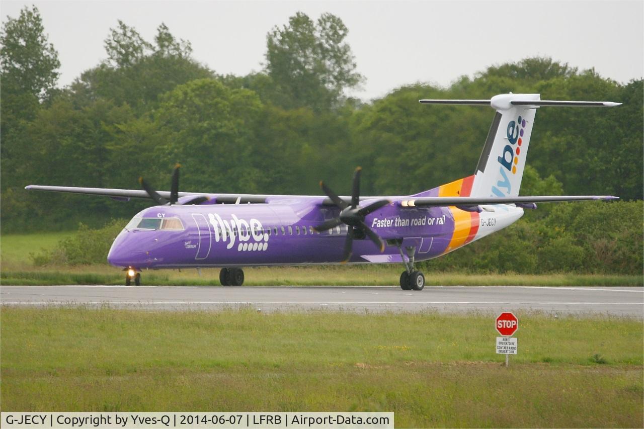G-JECY, 2007 De Havilland Canada DHC-8-402Q Dash 8 C/N 4157, De Havilland Canada DHC-8-402Q Dash 8, Lining up prior take off rwy 25L, Brest-Bretagne Airport (LFRB-BES)