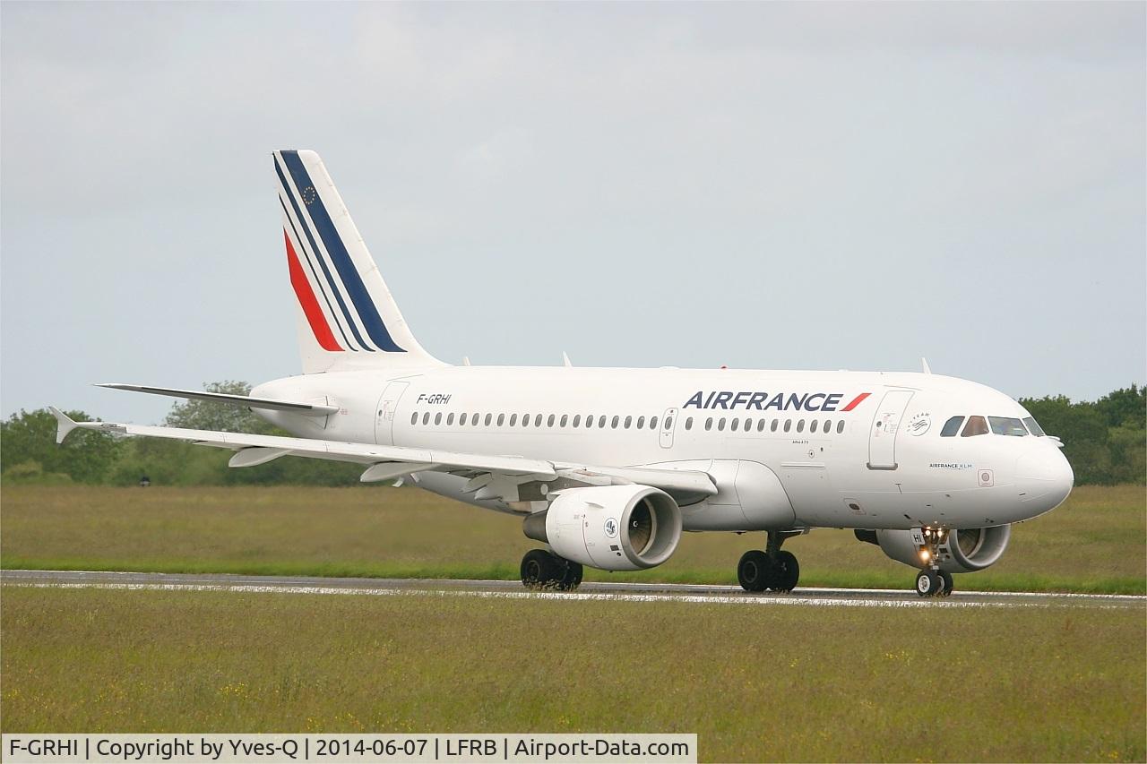 F-GRHI, 2000 Airbus A319-111 C/N 1169, Airbus A319-111, Taxiing to holding point rwy 25L, Brest-Bretagne Airport (LFRB-BES)