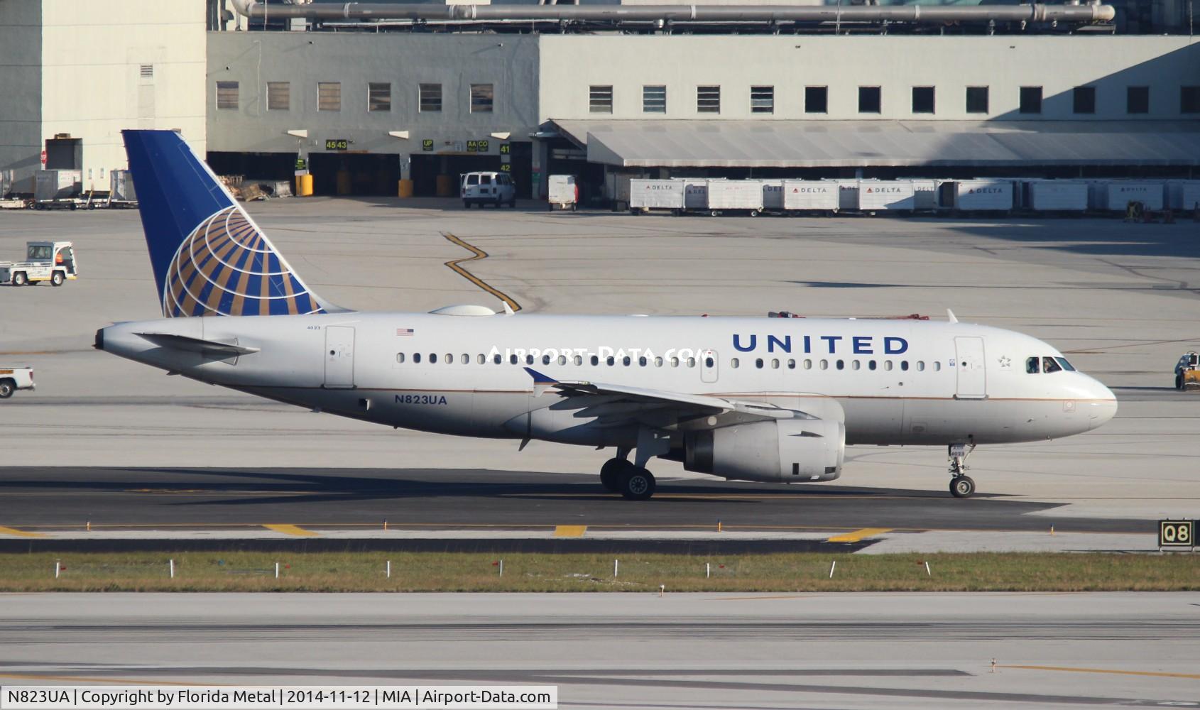 N823UA, 1998 Airbus A319-131 C/N 952, United
