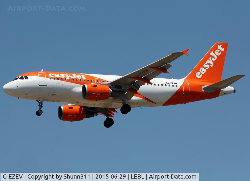 G-EZEV, 2004 Airbus A319-111 C/N 2289, Landing rwy 25R in new c/s