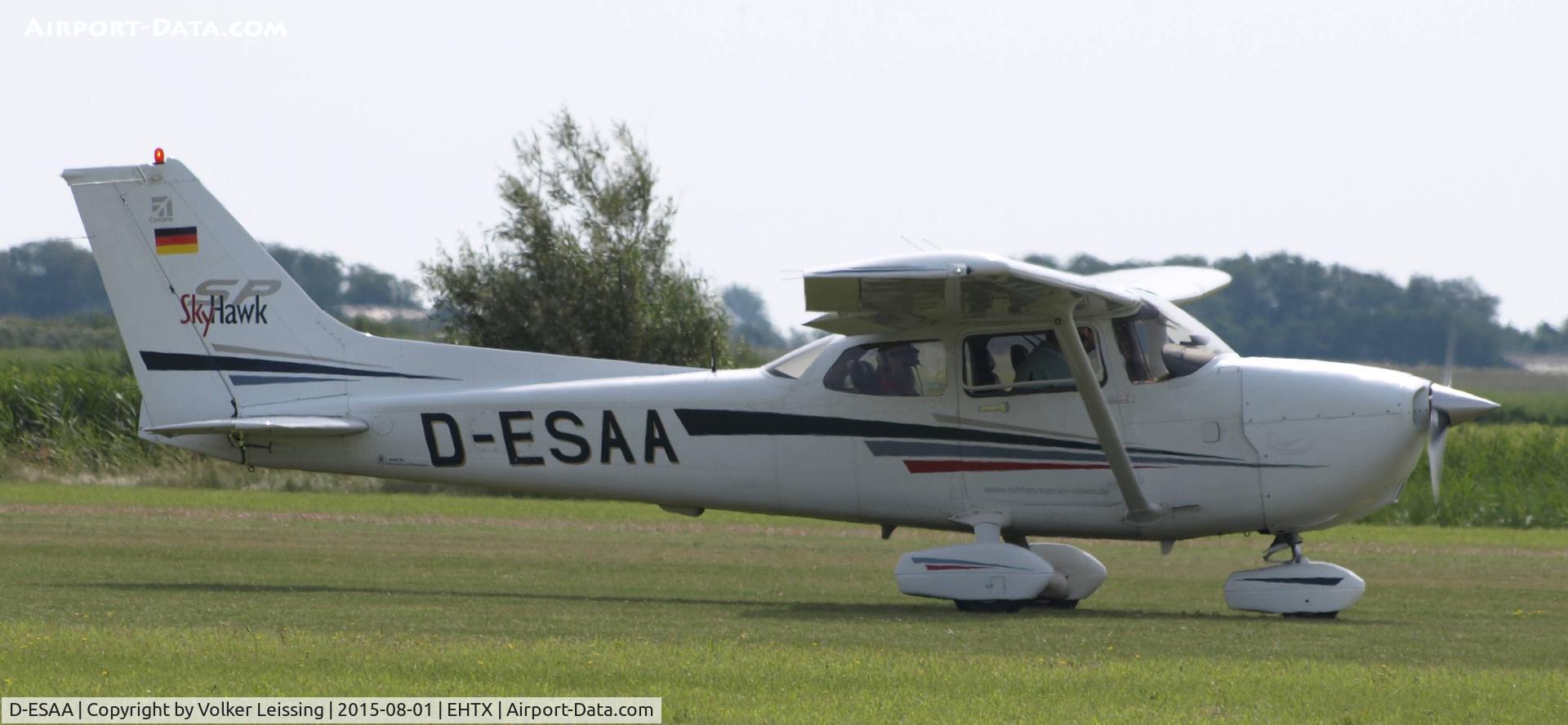 D-ESAA, 2005 Cessna 172S Skyhawk SP C/N 172S-10088, landing