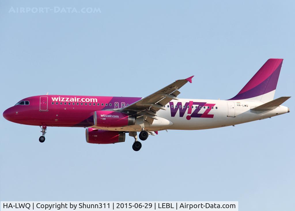 HA-LWQ, 2012 Airbus A320-232 C/N 5196, Landing rwy 25R