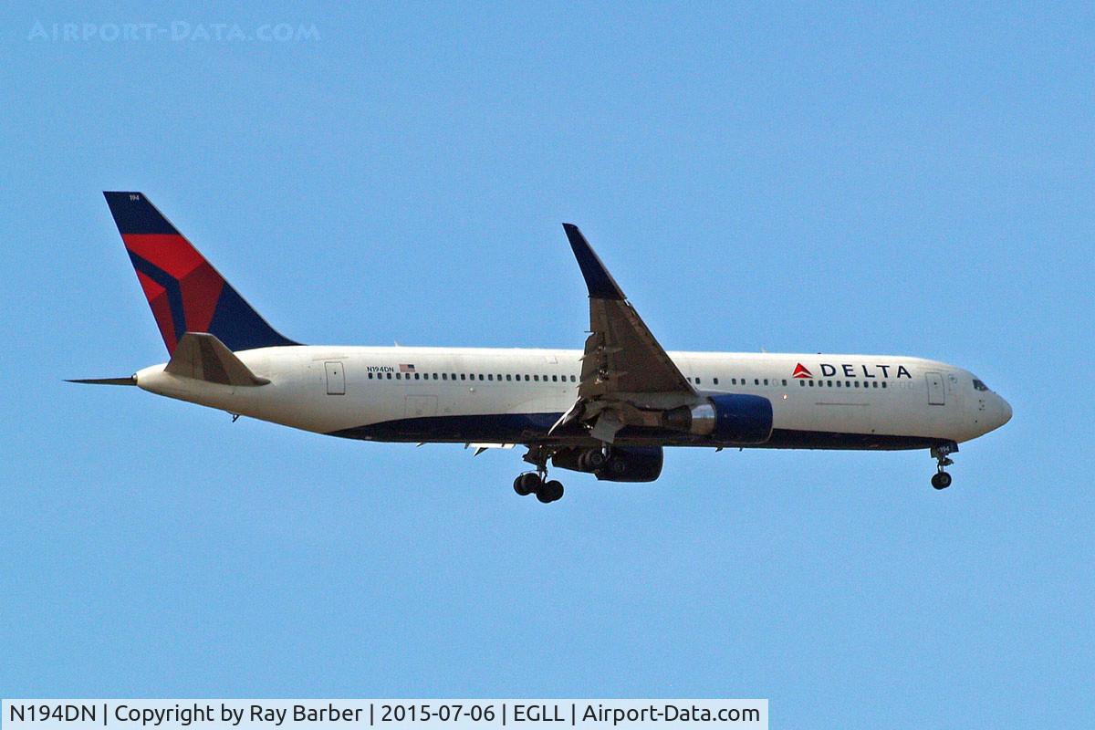 N194DN, 1997 Boeing 767-332 C/N 28451, Boeing 767-332ER [28451] (Delta Air Lines) Home~G 06/07/2015. On approach 27L.