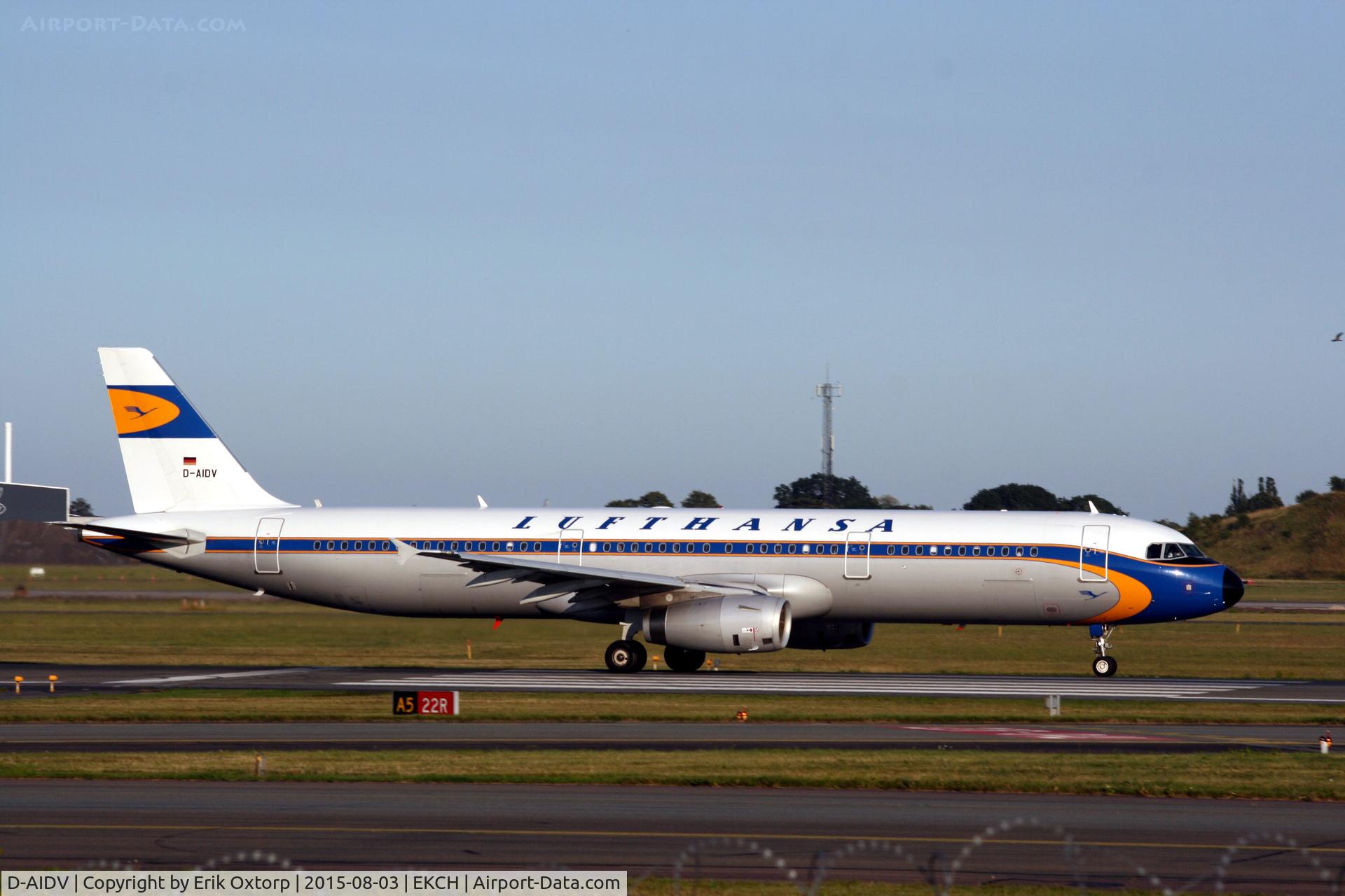 D-AIDV, 2012 Airbus A321-231 C/N 5413, D-AIDV taking off rw 22R