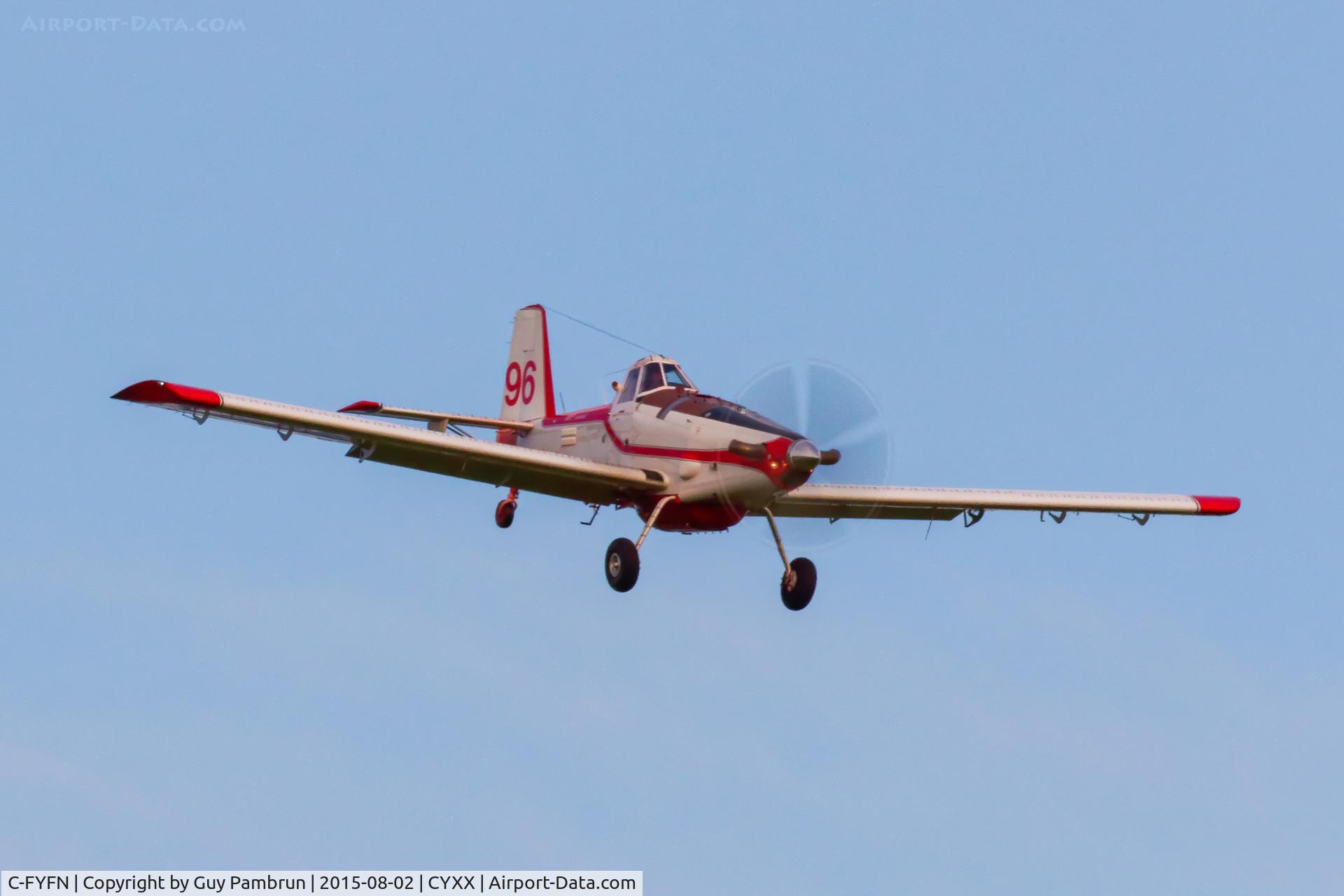 C-FYFN, 2009 Air Tractor AT-802A C/N 802A-0324, Landing