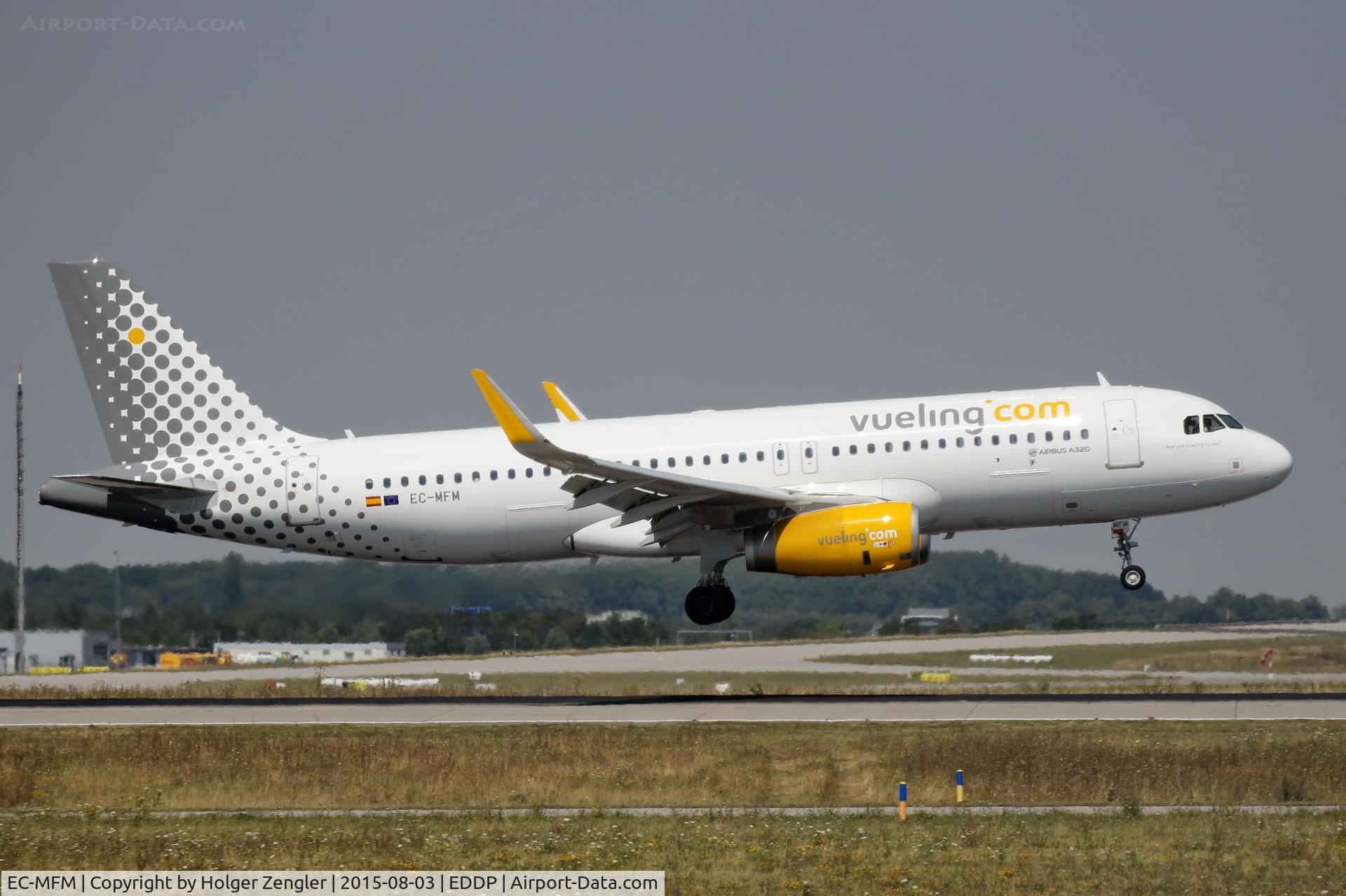 EC-MFM, 2015 Airbus A320-232 C/N 6571, Arrival from BCN on final for rwy 08L...