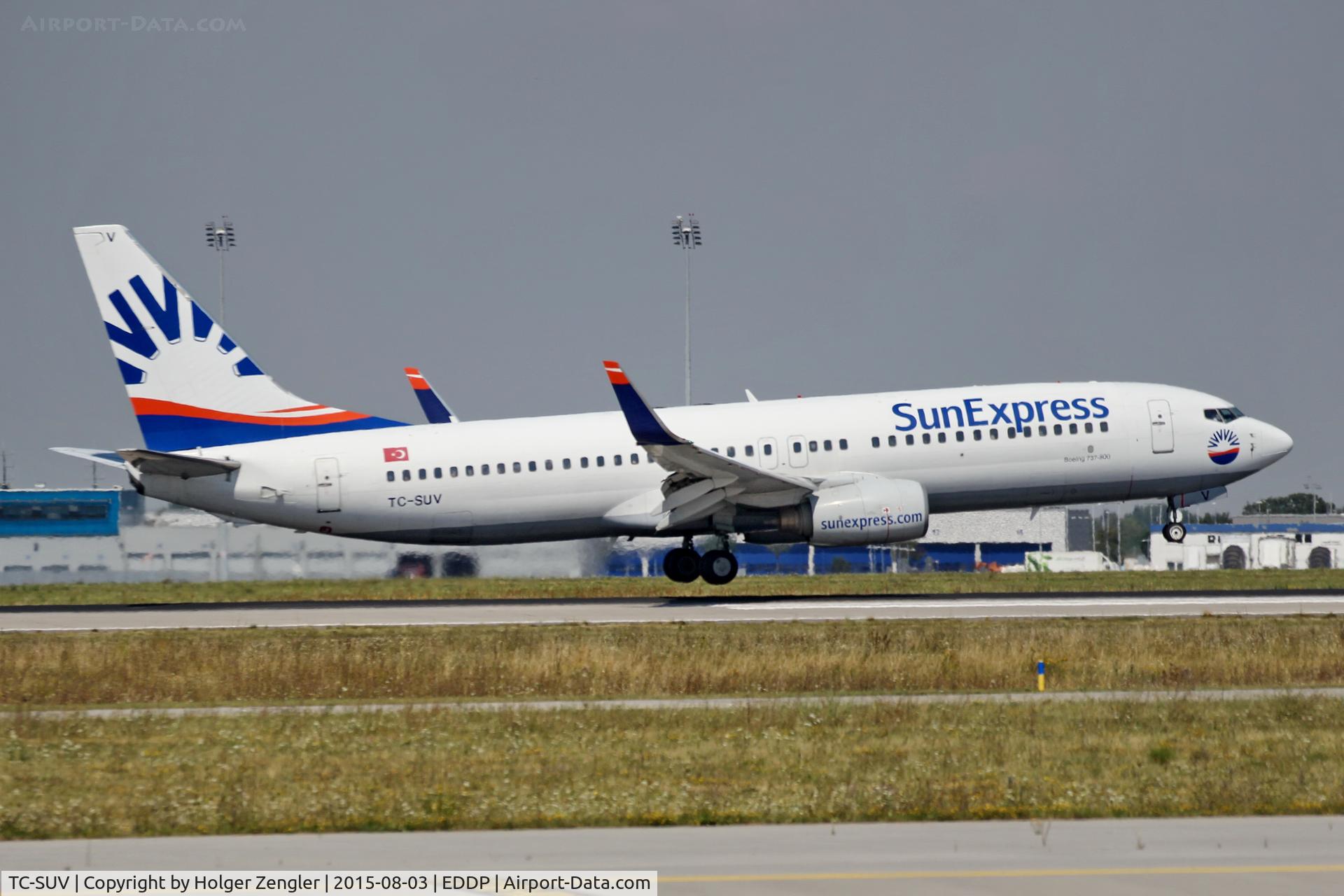 TC-SUV, 2001 Boeing 737-86N C/N 30807, AYT shuttle is floating down to rwy 08R....
