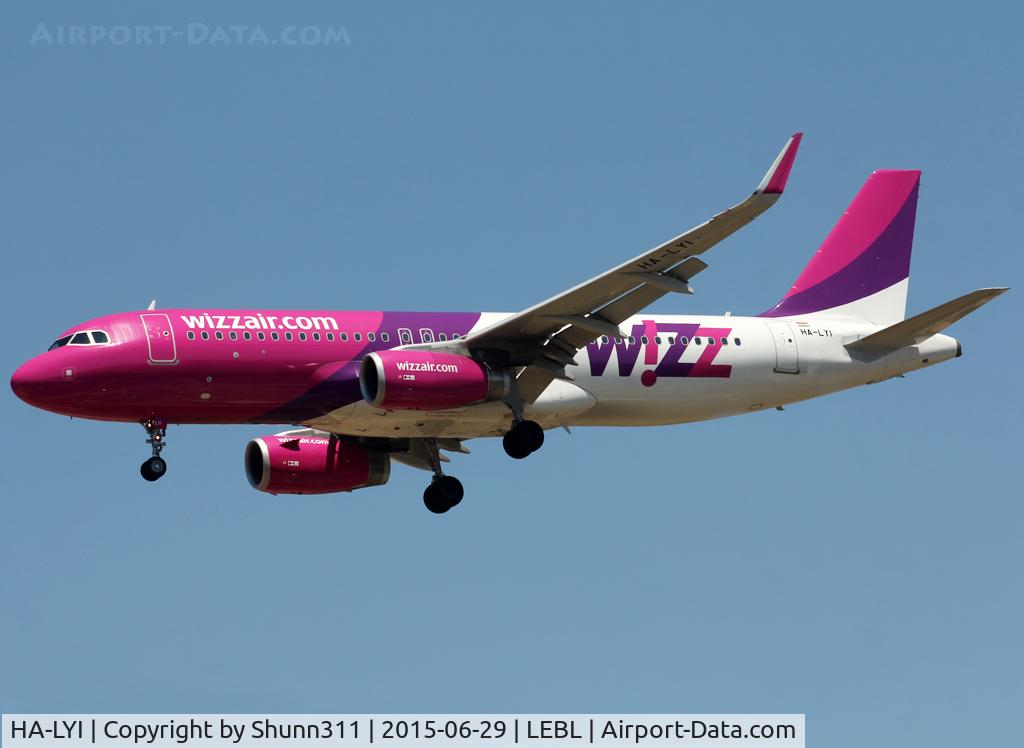 HA-LYI, 2014 Airbus A320-232 C/N 6352, Landing rwy 25R