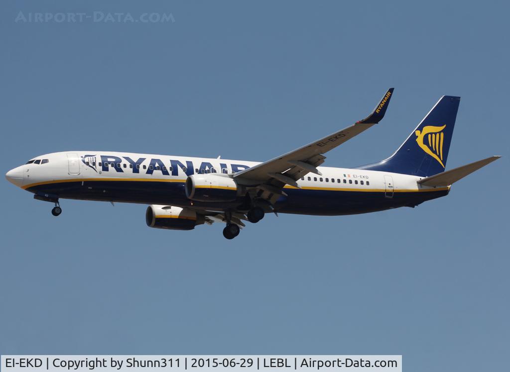 EI-EKD, 2010 Boeing 737-8AS C/N 35024, Landing rwy 25R