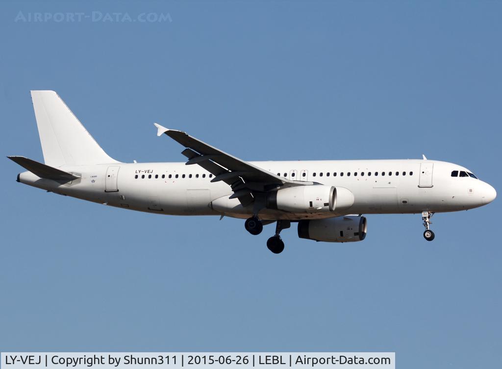 LY-VEJ, 2004 Airbus A320-232 C/N 2275, Landing rwy 25R... Vueling summer lease 2015