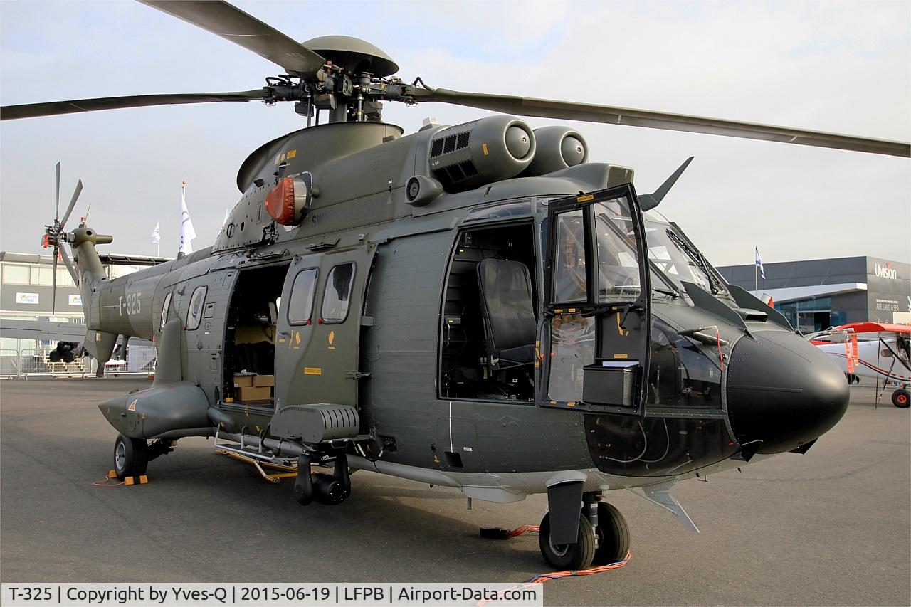 T-325, Aerospatiale TH89 Super Puma (AS-332M1) C/N 2367, Swiss Air Force Aerospatiale TH89 Super Puma (AS-332M1), Static display, Paris-Le Bourget (LFPB-LBG) Air show 2015