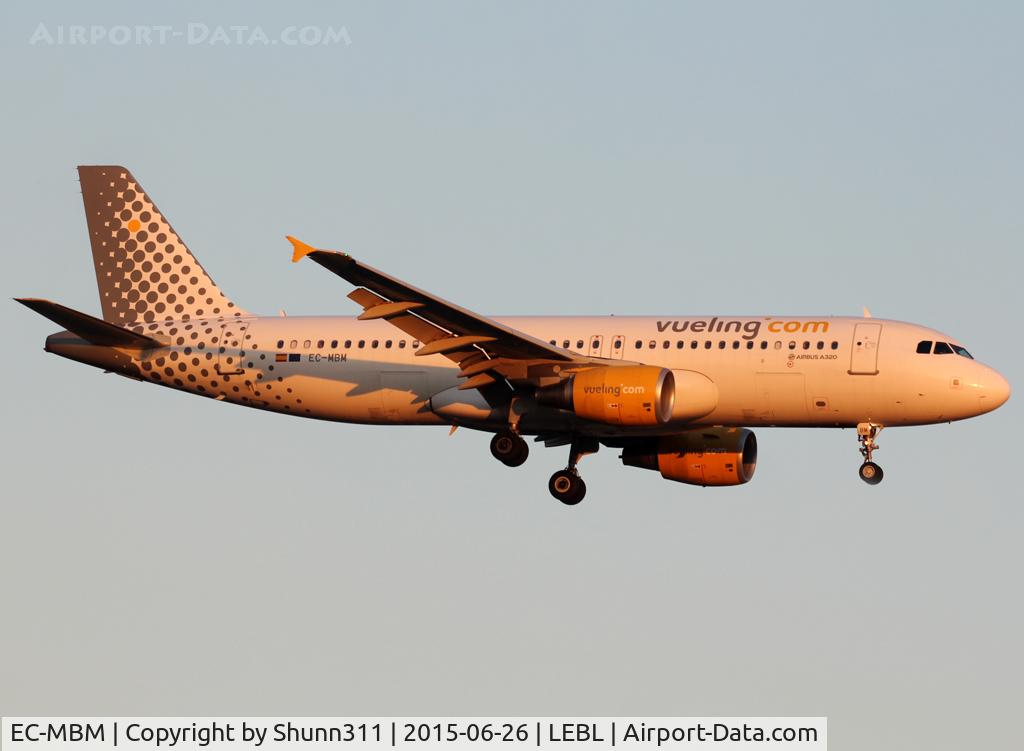 EC-MBM, 2010 Airbus A320-214 C/N 4463, Landing rwy 25R