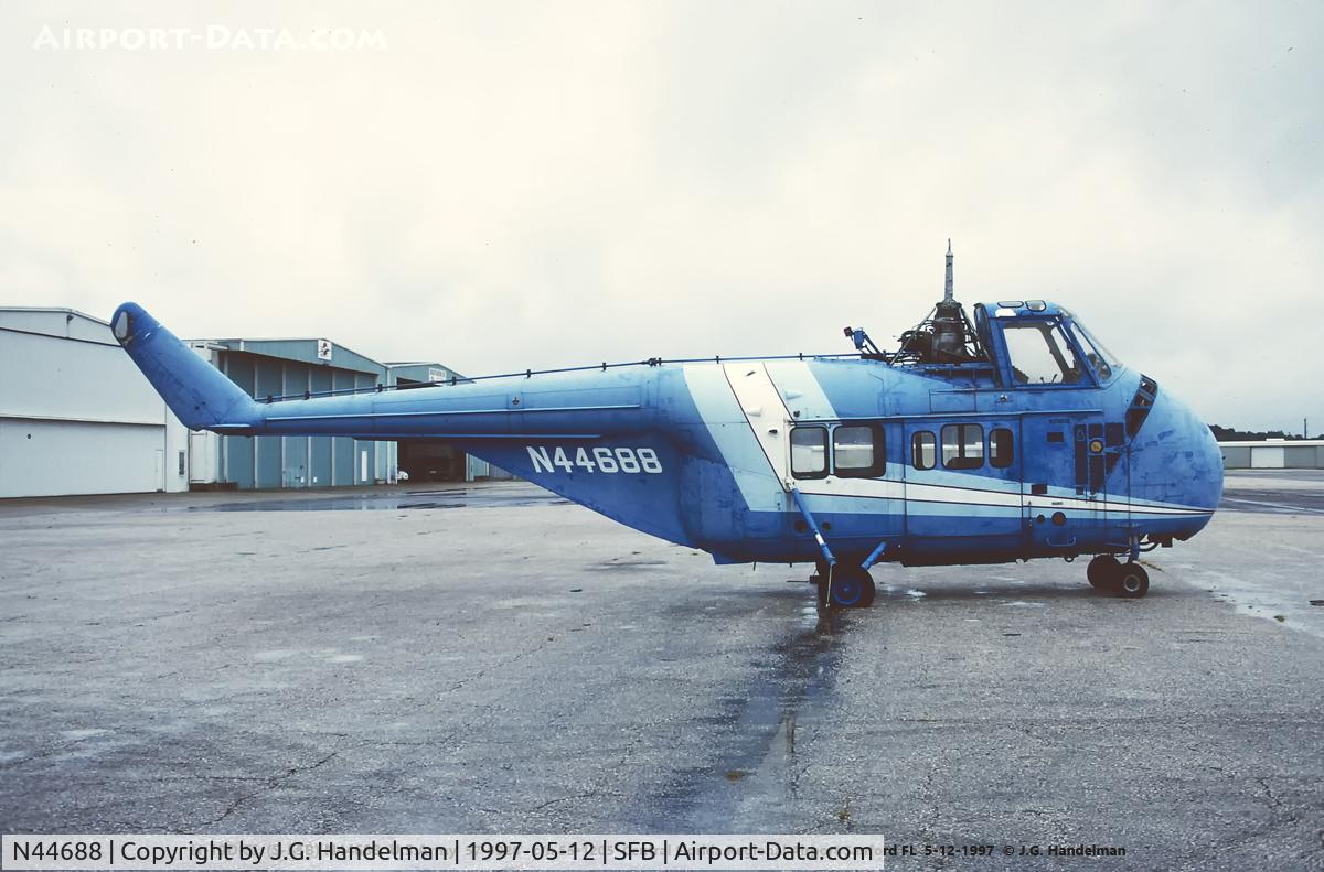N44688, Sikorsky S-55B C/N 57-5928, At Sanford FL.