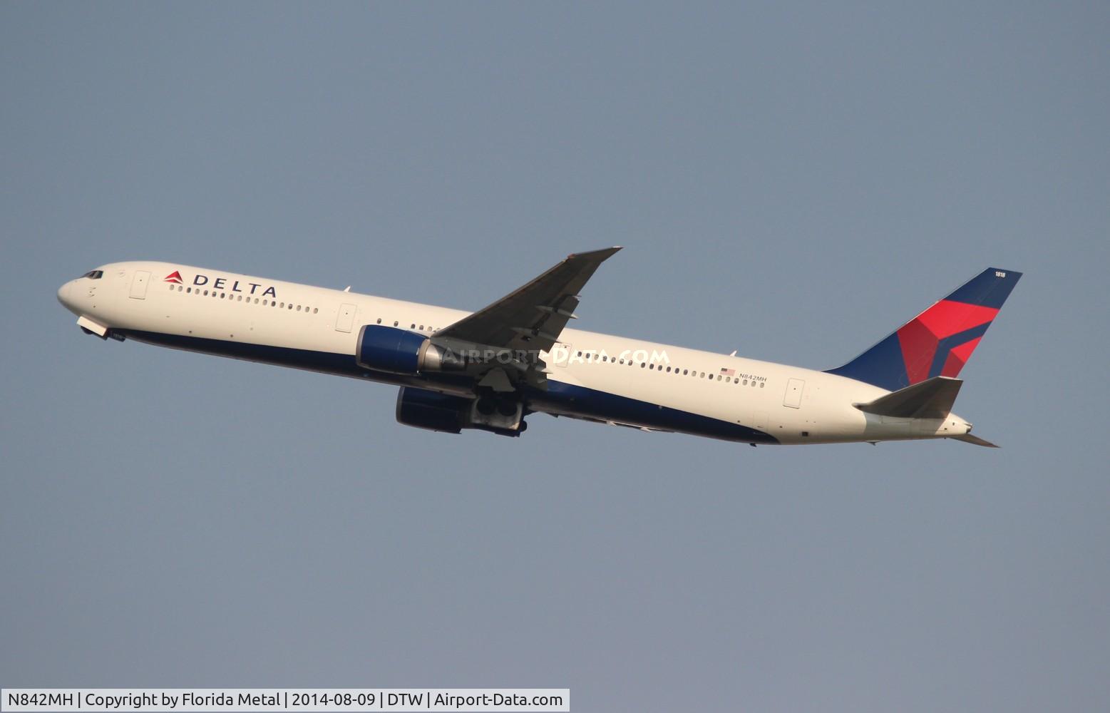 N842MH, 2001 Boeing 767-432/ER C/N 29715, Delta 767-400