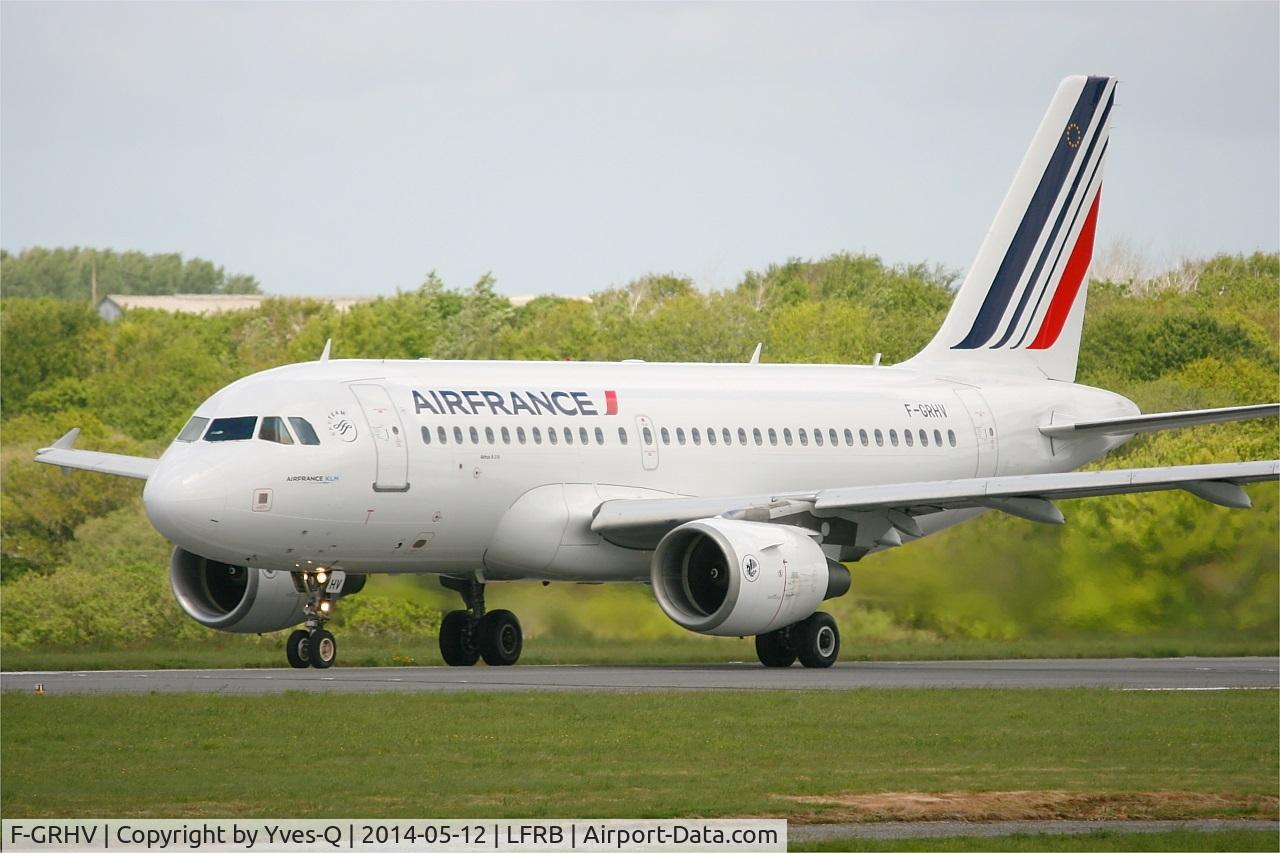 F-GRHV, 2001 Airbus A319-111 C/N 1505, Airbus A319-111, Holding point rwy 25L, Brest-Bretagne airport (LFRB-BES)