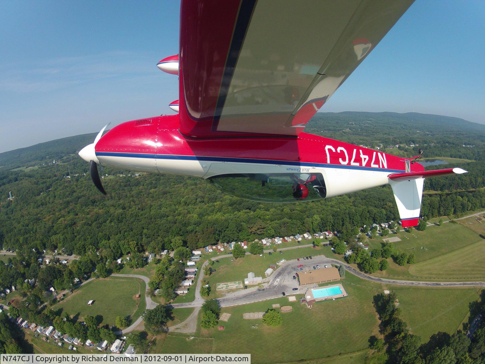 N747CJ, 1996 Extra EA-300/L C/N 035, Entertaining our guests.