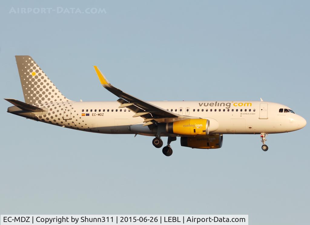 EC-MDZ, 2014 Airbus A320-232 C/N 6377, Landing rwy 25R