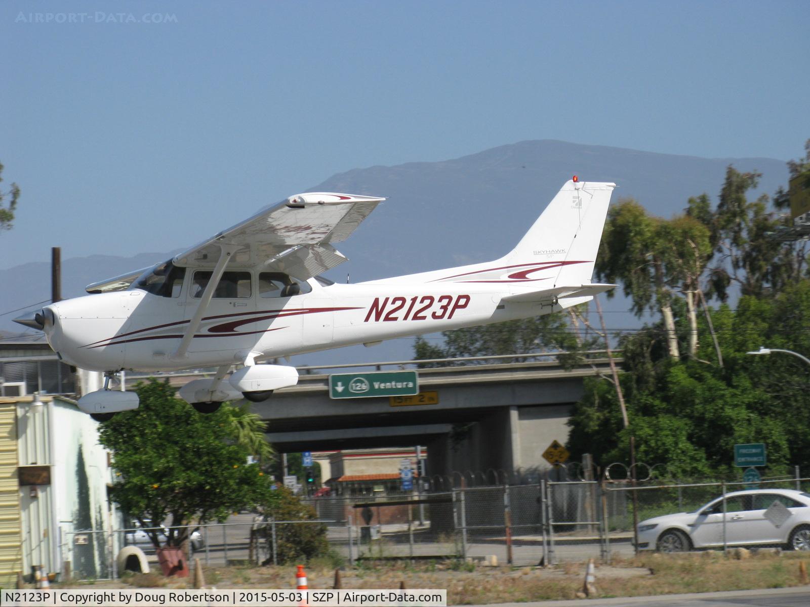 N2123P, 2005 Cessna 172S C/N 172S10000, 2005 Cessna 172S SKYHAWK SP, Lycoming IO-360-L2A 180 Hp, CS prop, on short final Rwy 22