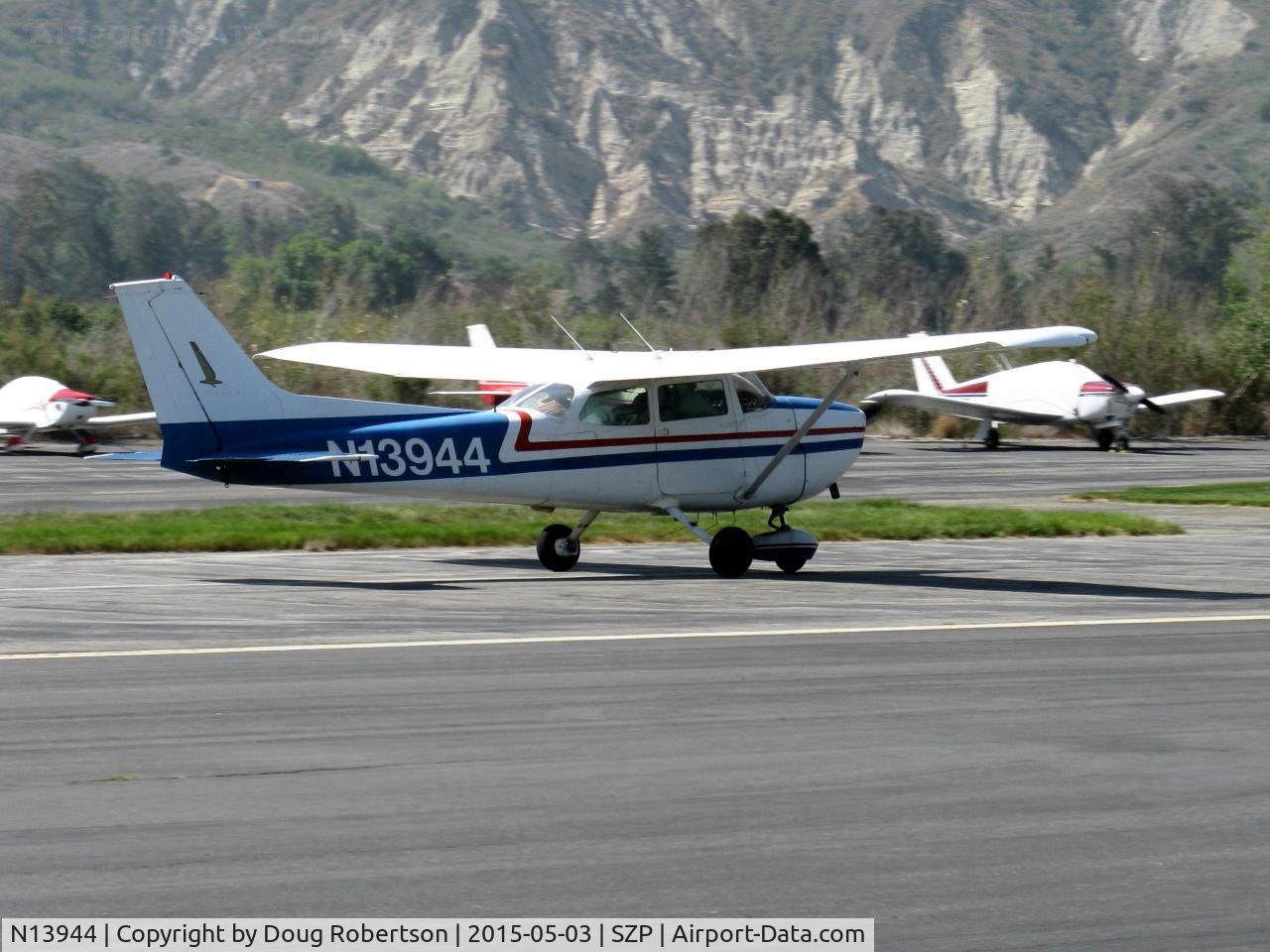 N13944, 1974 Cessna 172M C/N 17263047, 1974 Cessna 172M, Lycoming O-320-E2A 150 Hp, takeoff roll Rwy 22