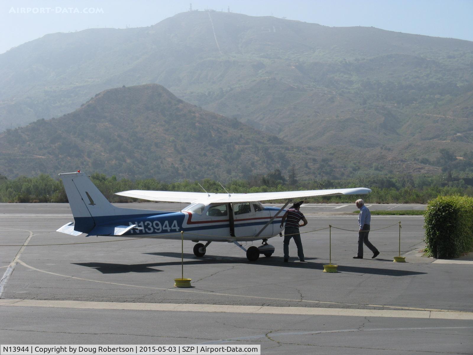 N13944, 1974 Cessna 172M C/N 17263047, 1974 Cessna 172M, Lycoming O-320-E2D 150 Hp, at fuel dock