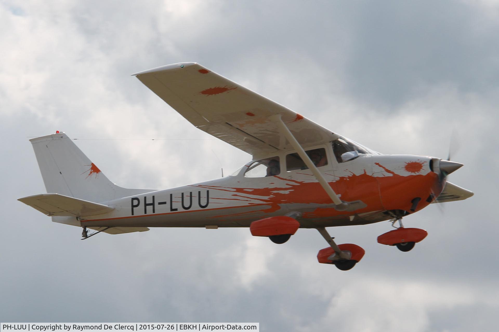 PH-LUU, 1972 Reims F172L Skyhawk C/N 0861, Take-off.