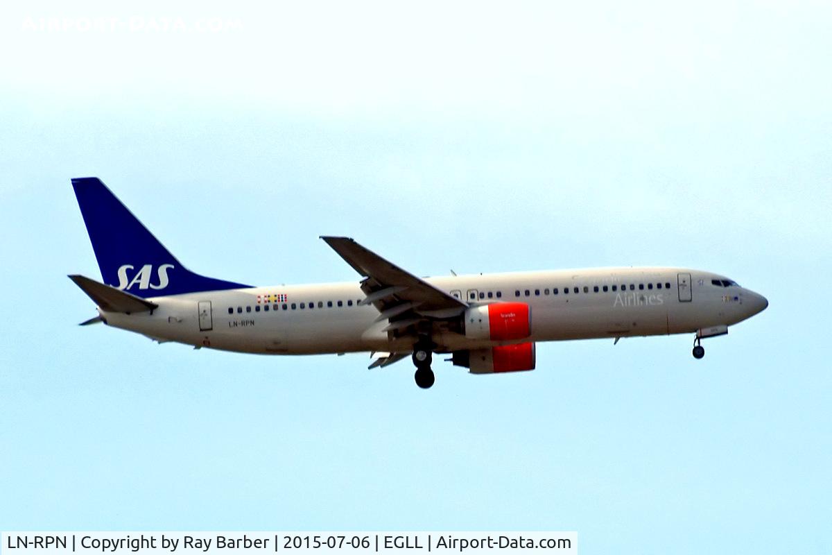 LN-RPN, 2000 Boeing 737-883 C/N 30470, Boeing 737-883 [30470] (SAS Scandinavian Airlines) Home~G 06/07/2015. On approach 27L.