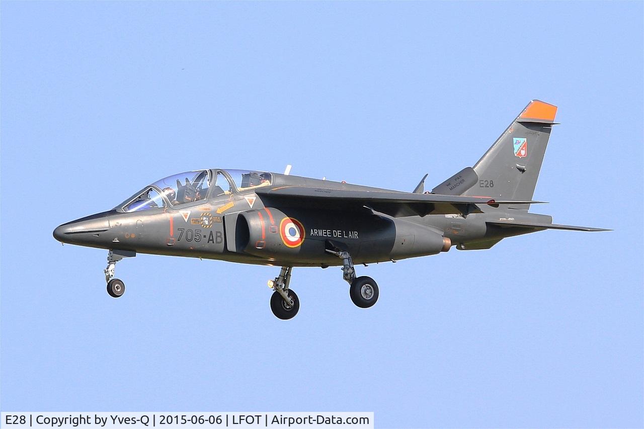 E28, Dassault-Dornier Alpha Jet E C/N E28, Dassault-Dornier Alpha Jet E (705-AB), Short approach rwy 02, Tours Air Base 705 (LFOT-TUF) Air show 2015