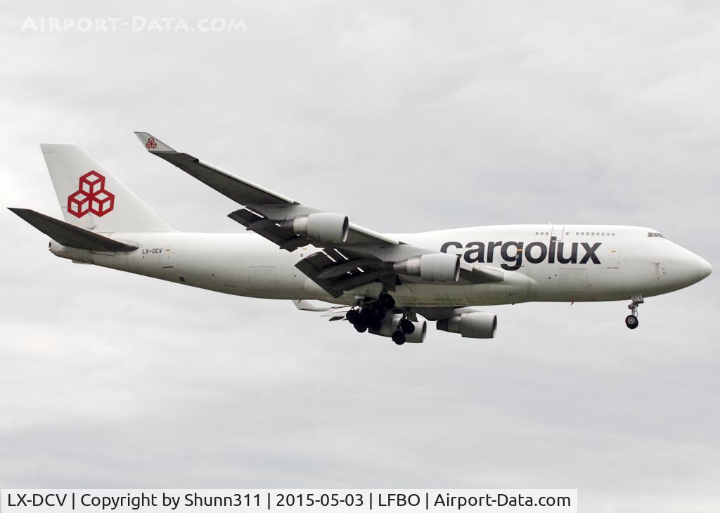 LX-DCV, 1990 Boeing 747-4B5F/SCD C/N 24619, Landing rwy 32L