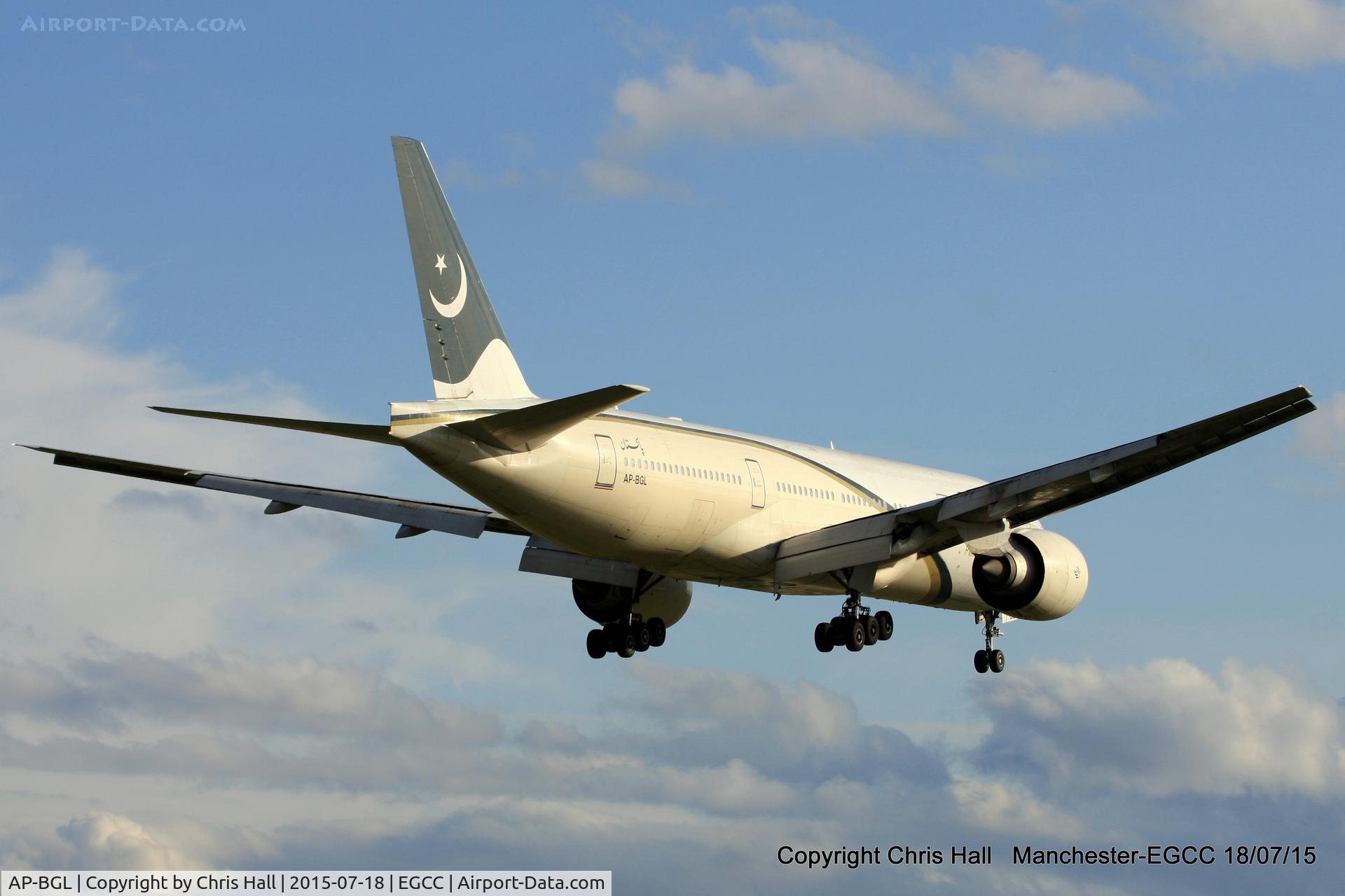 AP-BGL, 2004 Boeing 777-240/ER C/N 33777, PIA Pakistan International Airlines