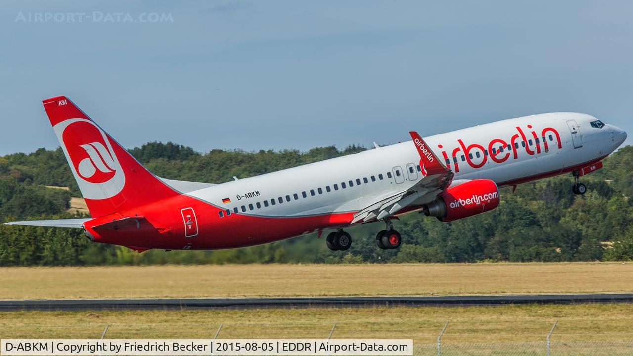 D-ABKM, 2010 Boeing 737-86J C/N 37755, departure to Palma via RW09