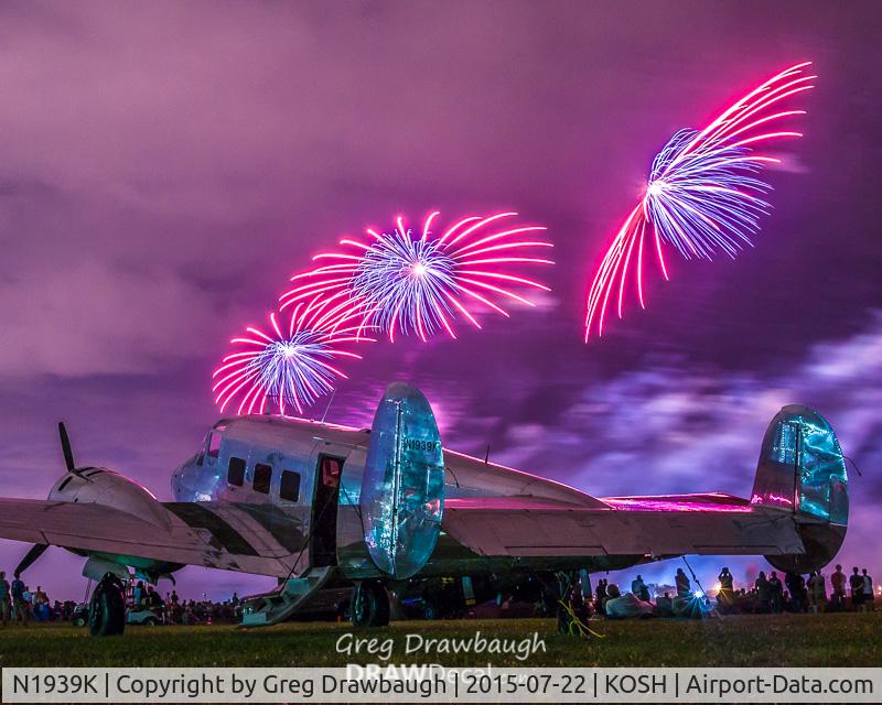 N1939K, 1959 Beech E18S-9700 C/N BA-403, Three alien spacecraft hovered over Beech 18 N1939K during the Wednesday night airshow at Oshkosh 2015