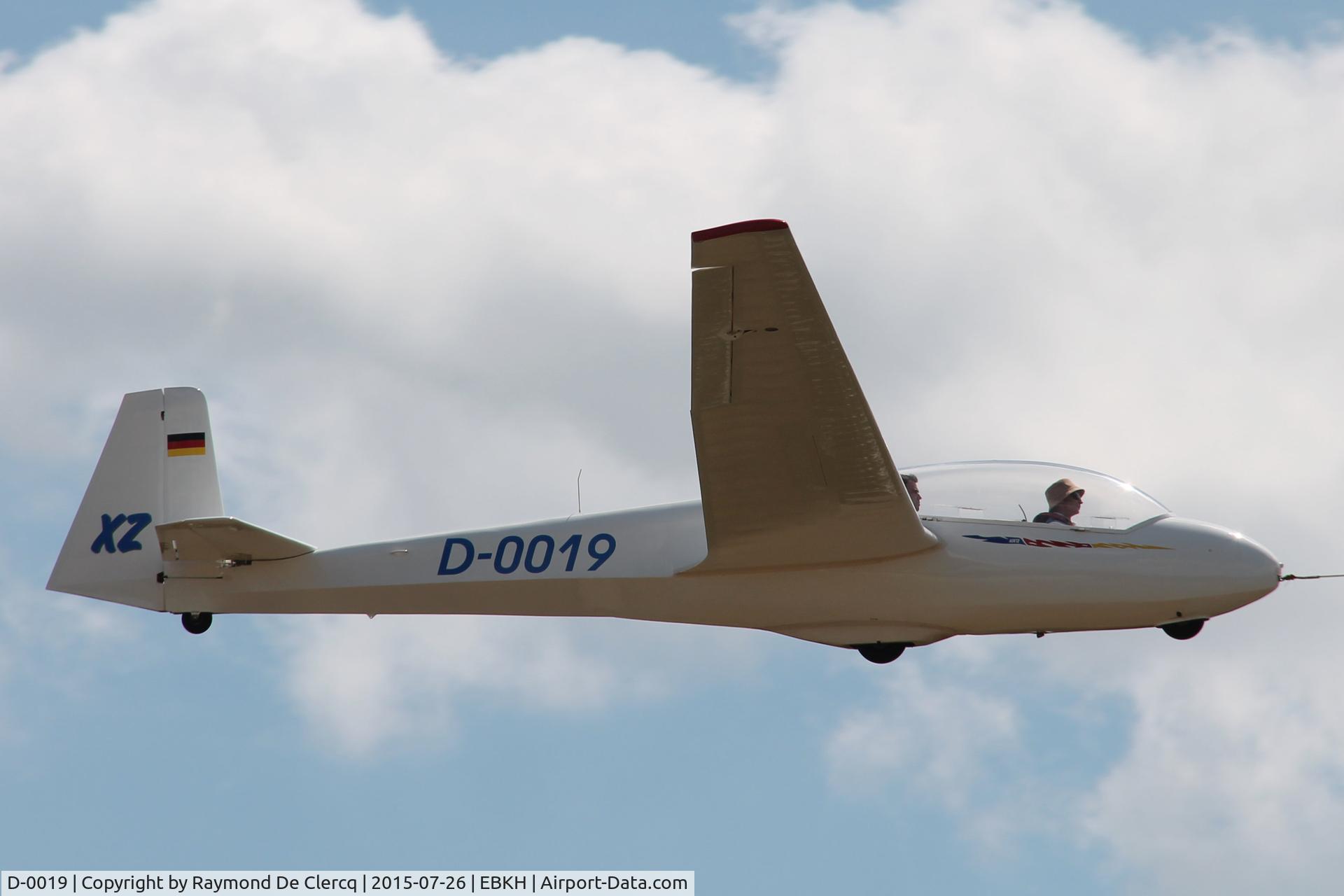 D-0019, 1987 Schleicher ASK-13 C/N 13665, Take-off.